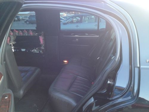 2006 Lincoln Town Car Executive Sedan 4-Door  w/Limousine Pkg built by royale, image 15