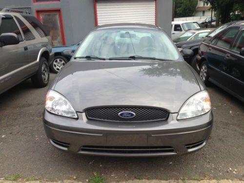 2005 ford taurus 4d gray