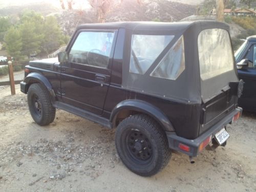 Suzuki samurai 4x4 black with gray interior