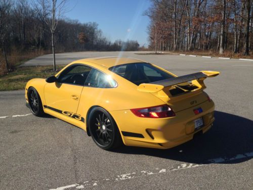 2007 yellow porsche 911 gt3