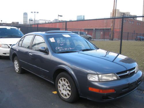 1999 nissian maxima .3.0 litre engine,automatic trans, loaded/roof/ awesome cond