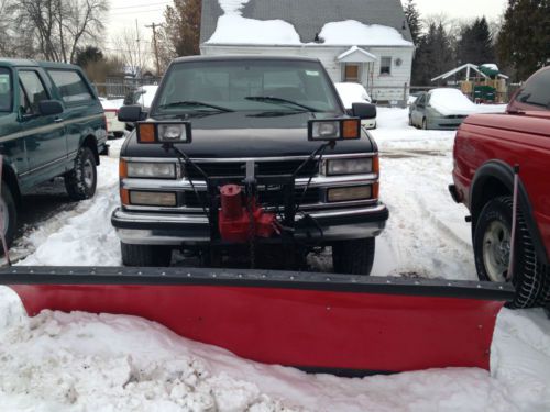 1998 chevy silverado--4x4--z71--western plow--ext cab--low miles--great shape