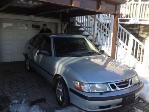 Damaged 1999 saab 9-3