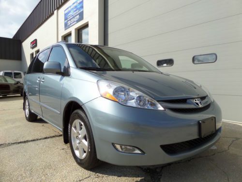 2008 Toyota Sienna XLE ****NO RESERVE****, image 2