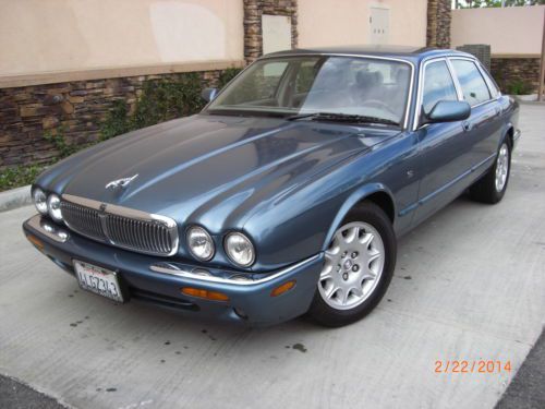 2000 jaguar xj8 base sedan 4-door 4.0l looks and runs very good, 109,000 miles