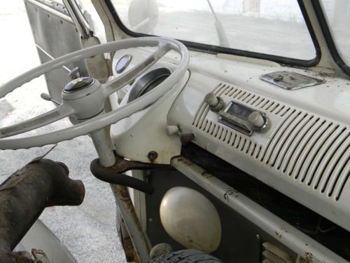 VW BUS 13 Window Walk Through Microbus with own. manuals and service booklet, image 2