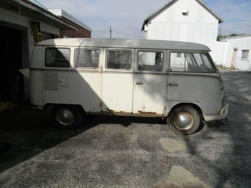 VW BUS 13 Window Walk Through Microbus with own. manuals and service booklet, image 4