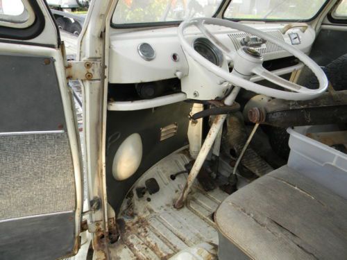 VW BUS 13 Window Walk Through Microbus with own. manuals and service booklet, image 5