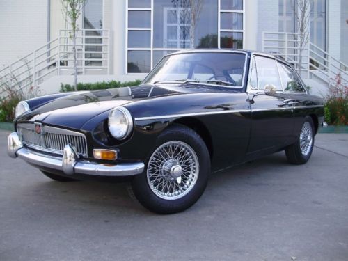 Stylish 1971 mgb, manual trans, blk/ red