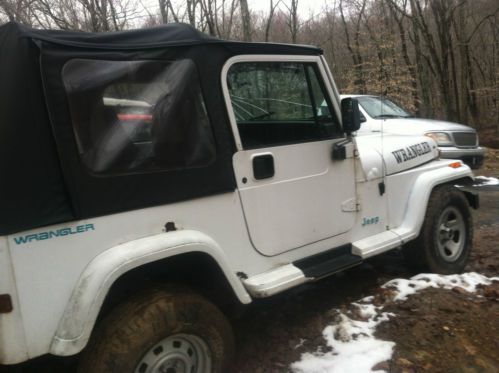 Jeep wrangler soft top, 6 cyl, 5 spd, 4x4, runs &amp; drive mechanic spl needs work
