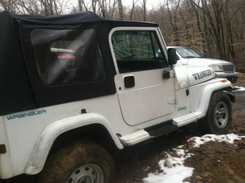 Jeep wrangler soft top, 6 cyl, 5 spd, 4x4, runs &amp; drive mechanic spl needs work