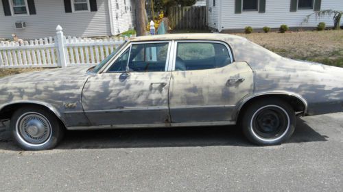 1972 oldsmobile 4 door  cutlass