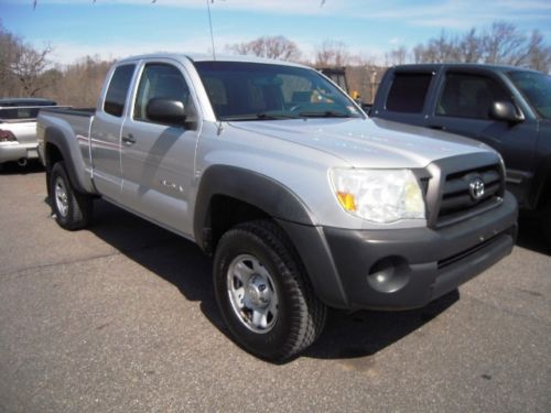 2006 tacoma 2.7l 5 speed manual 4wd access cab a/c cd bed liner silver