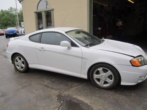 2004 hyundai tiburon - great fixer upper for a kid!  no reserve!!