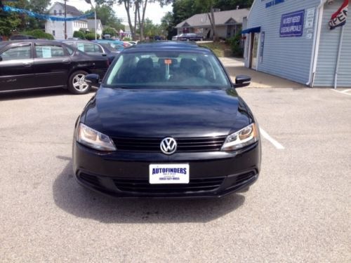 2011 volkswagen jetta 2.5 se black/black, fully loaded!