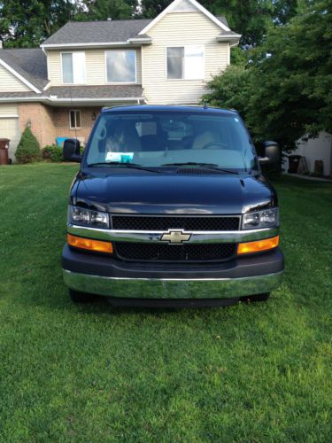 2012 chevrolet express 2500 lt standard passenger van 3-door 6.0l