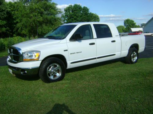 2006 dodge ram 1500 mega cab short bed 5.7l hemi 1-owner low miles clean carfax