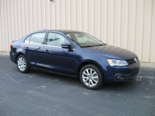 2014 vw jetta 1.8 turbo sedan brand new only 3,300 miles sunroof  bluetooth push