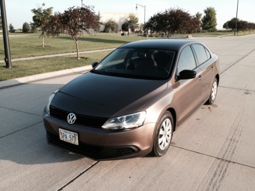 2011 volkswagon jetta great car!! very low miles!!