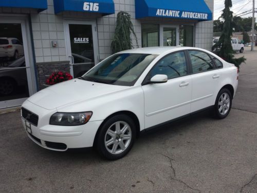 2006 volvo s40 2.4i sedan 4-door 2.4l auto white parts repair as is ex-condition