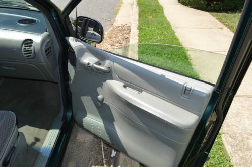 1998 Dodge Grand Caravan Mini Passenger Van 4-Door 3.0L, image 14