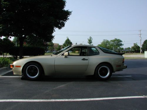 1984 Porsche 944 Base Coupe 2-Door 2.5L, US $8,750.00, image 2