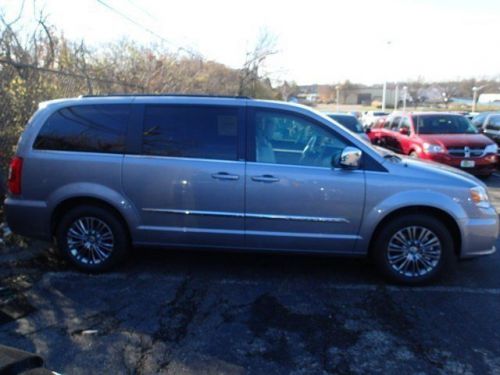 2014 chrysler town & country