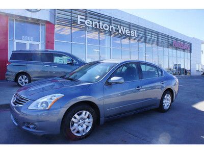 2010 nissan altima 2.5 s low miles!