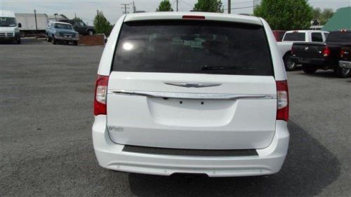 2014 chrysler town & country touring-l