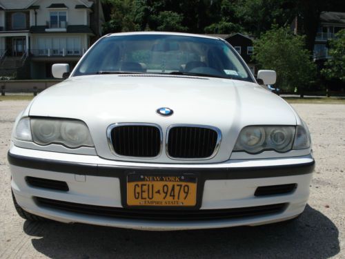 Bmw 323i white