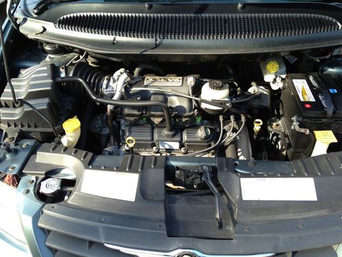 2006 chrysler town &amp; country base mini passenger van 4-door 3.3l