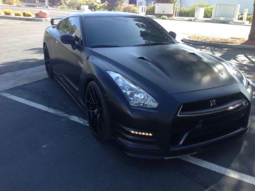 2013 nissan gt-r premium coupe 2-door 3.8l