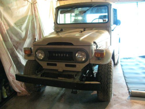 Lot of 3 fj40 land cruisers with many extra parts