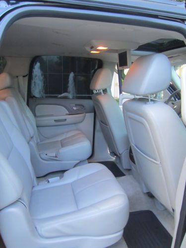2007 Chevrolet Suburban 1500 LTZ Sport Utility 4-Door 5.3L, US $18,000.00, image 13
