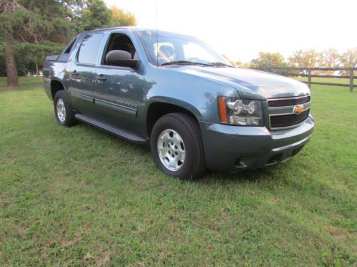 2010 chevrolet avalanche ls crew cab pickup 4-door 5.3l with towing package