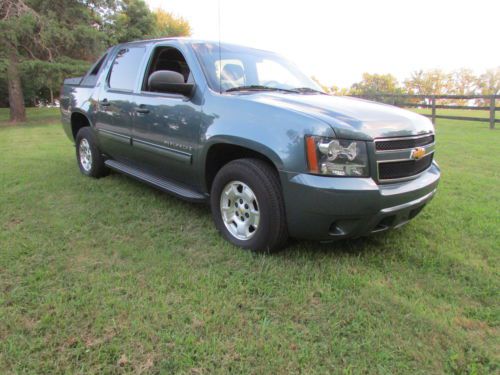 2010 chevrolet avalanche ls crew cab pickup 4-door 5.3l with towing package