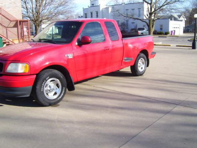 Ford f-150 xlt extended cab pickup 4-door