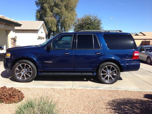 Beautiful 2007 ford expedition eddie bauer 83k miles loaded. 3 lcds w/ warranty