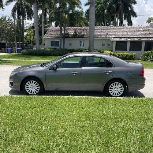 2011 ford fusion hybrid only 52k miles rust free non smoker!