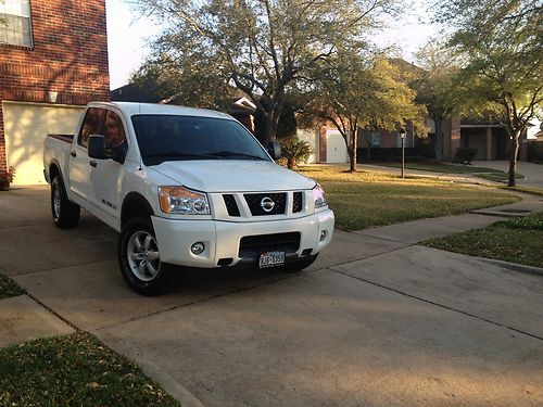 2011 nissan titan pro-4x, clear, low mileage,no reserve pickup off road like new