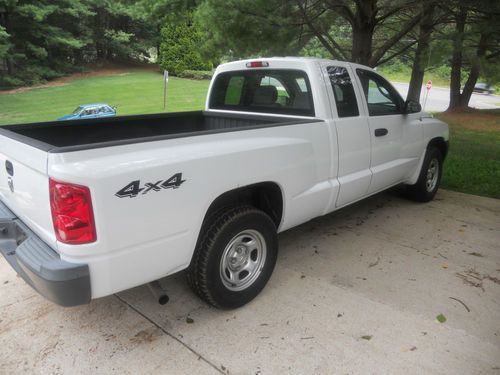 2005 4wd dodge dakota st extended cab pickup  4wd