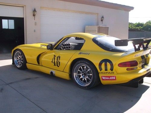 2000 dodge viper gts race car