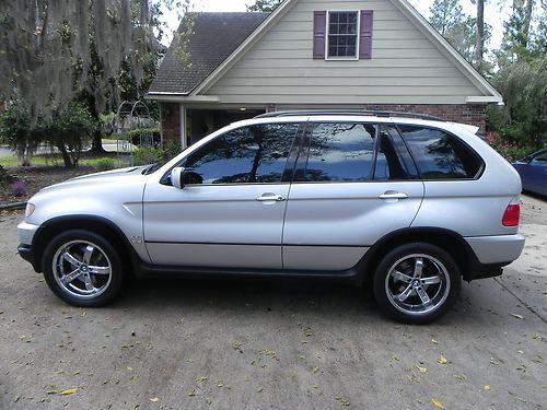 Bmw: x5 4.4i 5 door sport utility with 19 inch custom chrome wheels