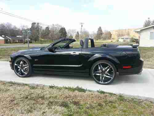 Mustang GT Convertible, image 2