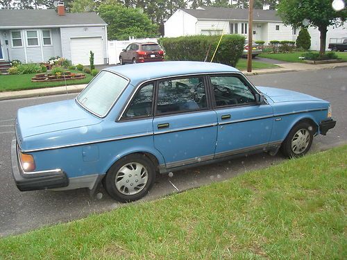 Volvo 240 dl  blue sedan good condition no reserve!