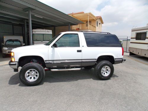 1999 chevy tahoe ls 2dr 4x4 with only 14,000 original miles