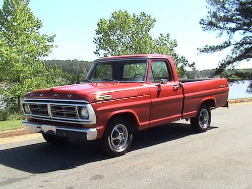 1972 ford f-100 ranger xlt short bed.. 71,000 miles.