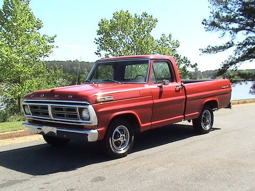 1972 ford f-100 ranger xlt short bed.. 71,000 miles.