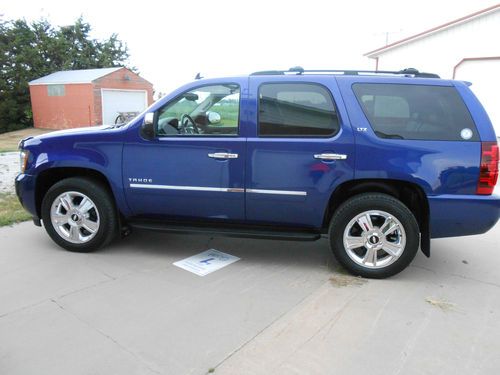 2010 chevrolet tahoe ltz sport utility 4-door 5.3l 4x4 mint condition loaded dvd