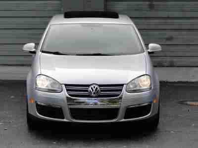 WE FINANCE '08 VolksWagen Low Miles ABS Sunroof AM/FM/CD/MP3 A/C Alloy Wheel, image 2